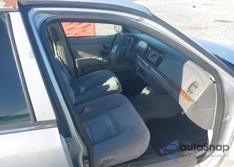 2003 Ford Crown Victoria Standard z USA, uszkodzony, nr VIN 2FAFP73W03X182860